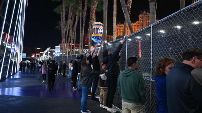 Fans try to get a glimpse of the track during the third practice session for the Las Vegas Formula One Grand Prix on November 17, 2023, in Las Vegas, Nevada.