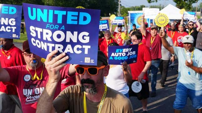 Image for article titled Anti-Union Elon Musk Helped Push The UAW Toward Historic Strikes